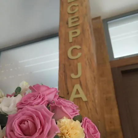 Flora Kuchnia I Wino 3*