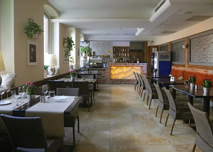 Flora Kuchnia I Wino Hotel 3*